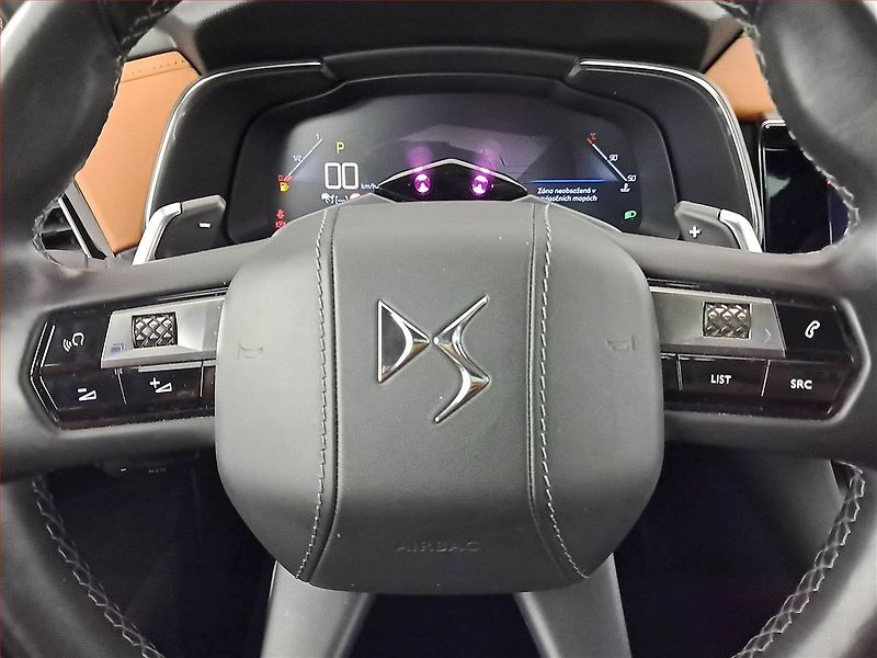 DS Automobiles DS7 Crossback (2024) 1.5 BlueHDI - fotka 16 z 26