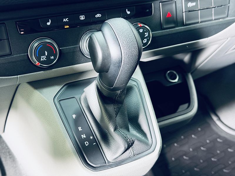 Volkswagen Transporter (2023) 6.1*BULLI*LONG*DSG*TDI - fotka 21 z 37