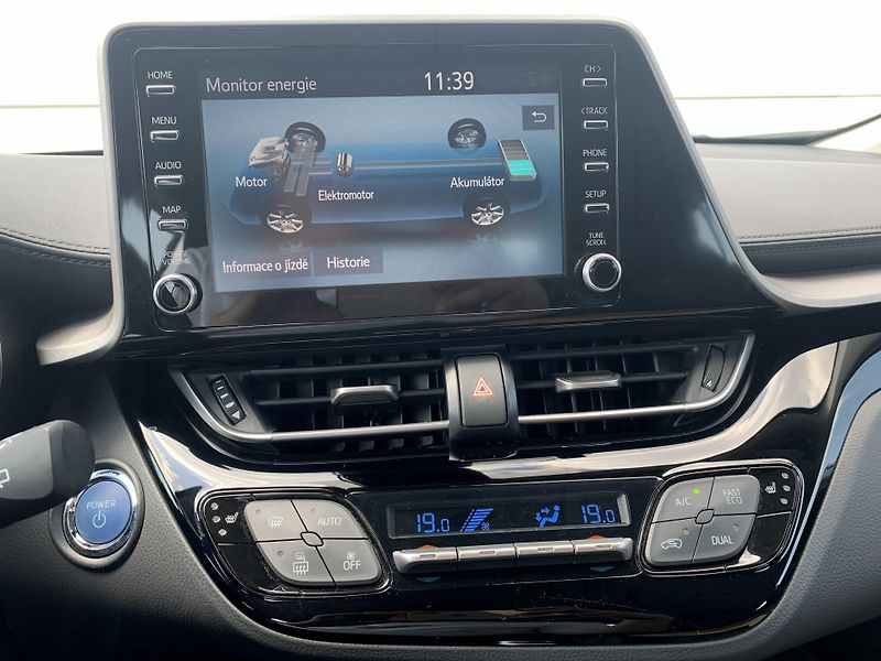 Toyota C-HR COMFORT 1,8 HYBRID 90kW AT - fotka 22 z 30