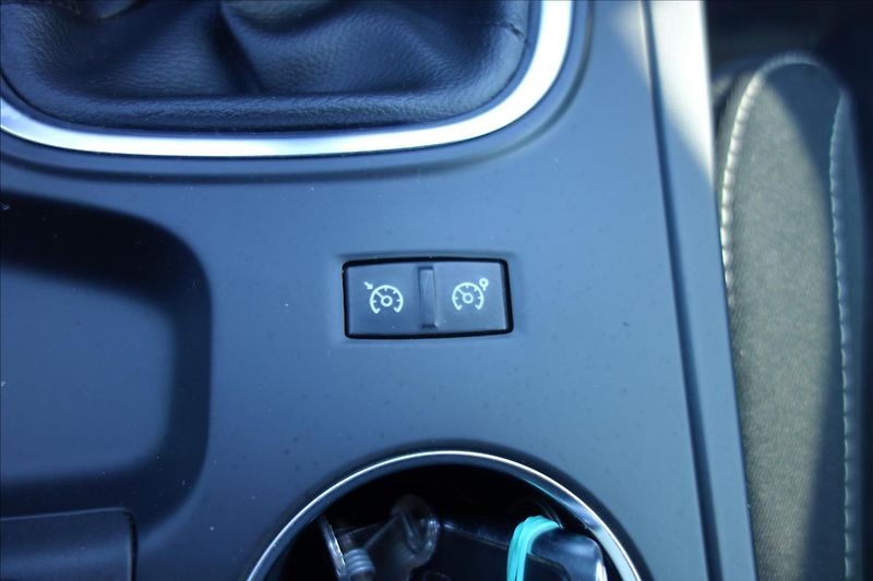Renault Mégane 1,2 TCe,ČR,SERVIS.KN.,LIMITED. - fotka 25 z 36