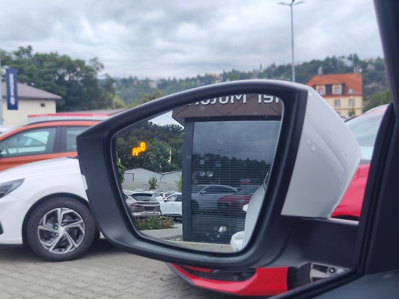 Škoda Karoq 2.0 TDI/140kW Style DSG 4x4 - fotka 16 z 36