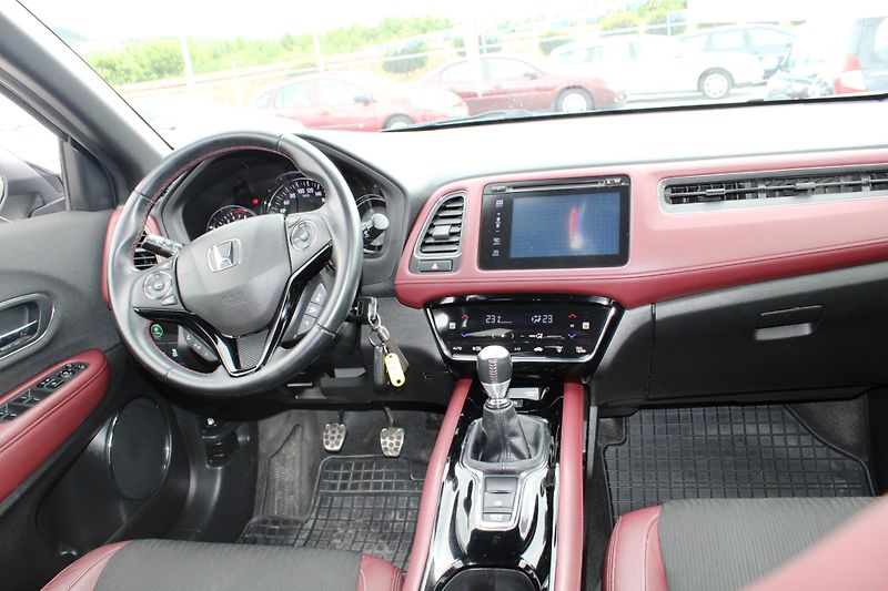 Honda HR-V (2020) 1,5i KLIMA KŮŽE EL.OKNA ALU - fotka 15 z 16