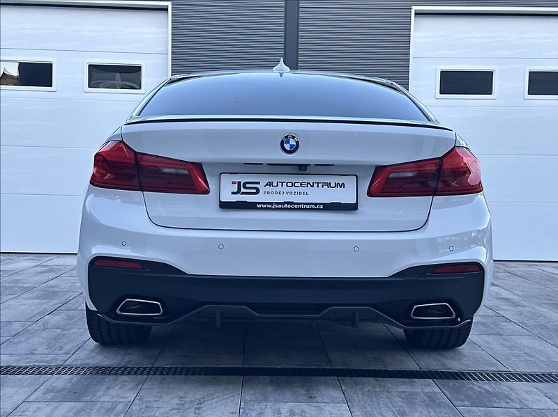 BMW Řada 5 3,0 530d 265PS  M Performance - fotka 9 z 54