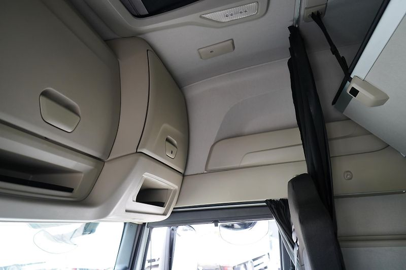 Iveco S-WAY (2023) 420 / E 6 / KONTENER + WINDA / - fotka 37 z 45