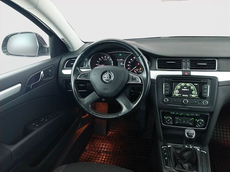 Škoda Superb (2015) Comfort 2.0 TDI, Navi, Xenony - fotka 7 z 21