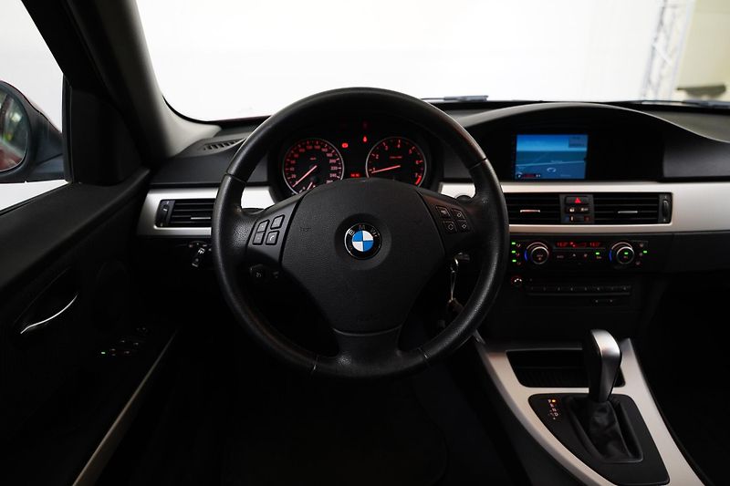 BMW Řada 3 - fotka 20 z 28