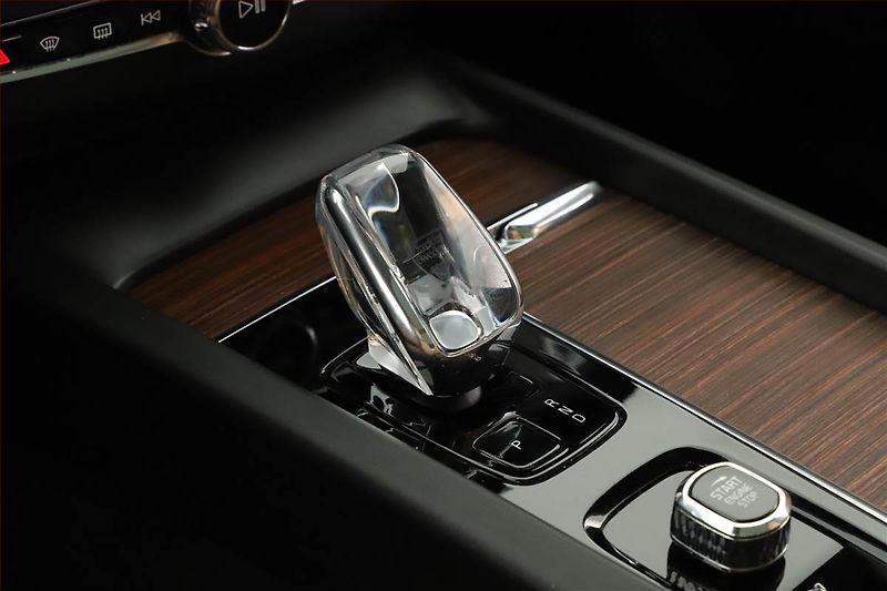 Volvo XC60 (2023) D5 AWD - fotka 10 z 20