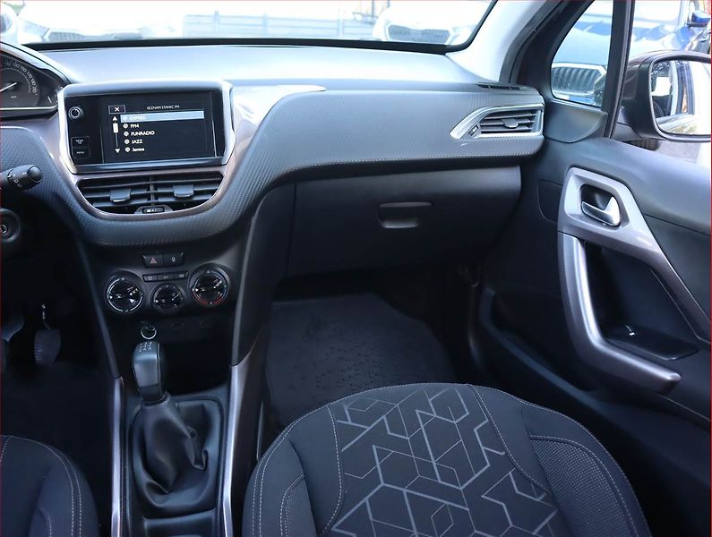 Peugeot 2008 (2013) 1.2 VTi, Serv.kniha, Navi - fotka 8 z 17