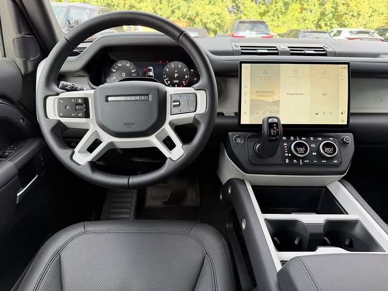 Land Rover Defender (2026) 110 X-Dynamic HSE V8 P425 - fotka 24 z 38