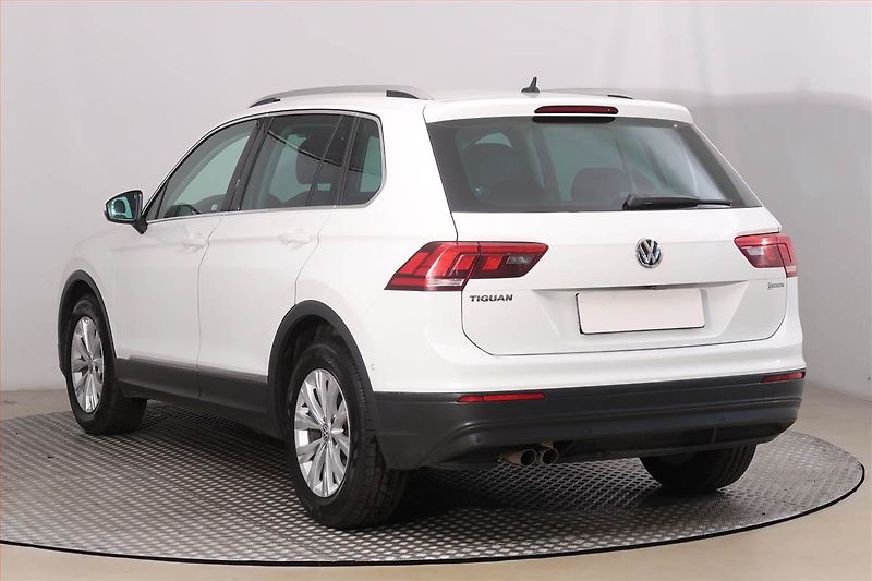 Volkswagen Tiguan (2018) Comfortline 1.4 TSI, ČR,1.maj - fotka 4 z 19