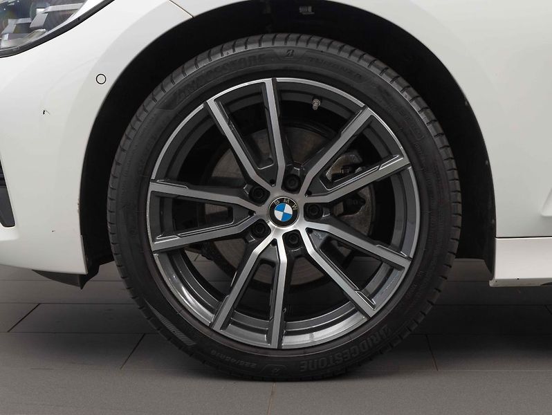BMW Řada 3 320d xDrive - fotka 6 z 22