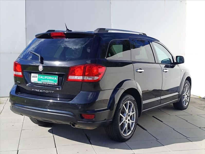 Fiat Freemont 2,0 MULTIJET 7MÍST AWD AT NAVI - fotka 7 z 41