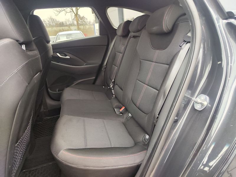Hyundai i30 1.5 T-GDI/117kW N-Line DCT - fotka 12 z 32