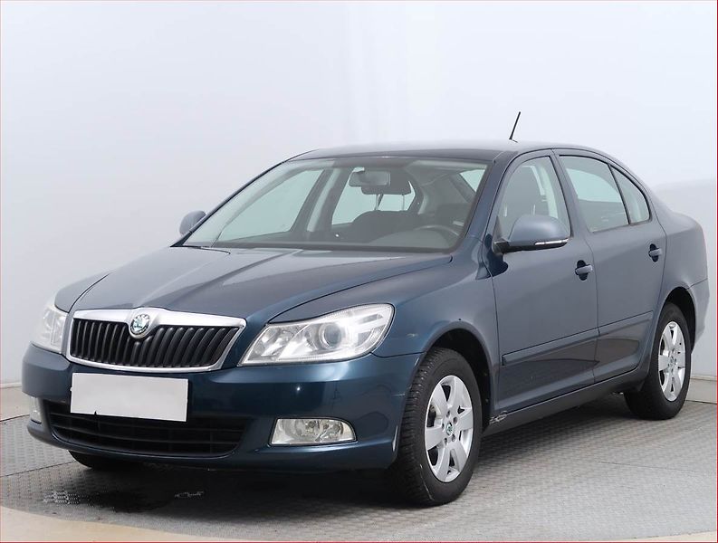 Škoda Octavia (2012) 2.0 TDI, Tempomat - fotka 2 z 15