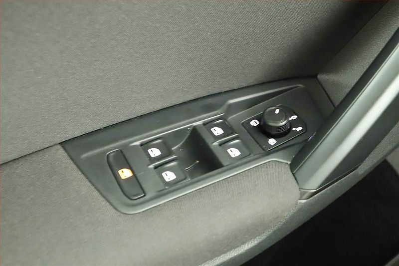 Volkswagen Tiguan (2019) 2.0 TDI, Automat, Serv.kniha - fotka 13 z 24