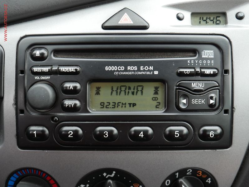 Ford Focus (2001) 1.6i, AC, el. výbava - fotka 12 z 15