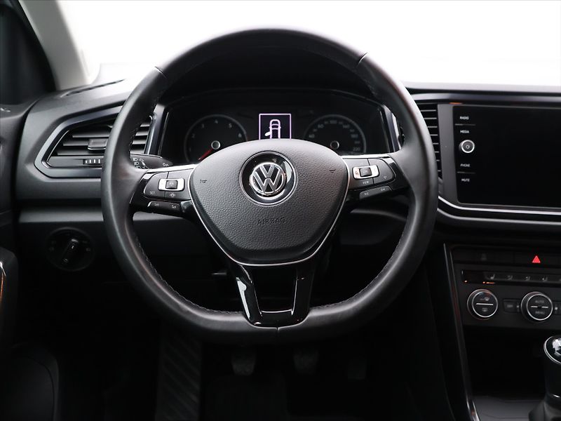 Volkswagen T-Roc 1,5 TSI 110 kW Aut.Klima 1.Maj - fotka 14 z 29