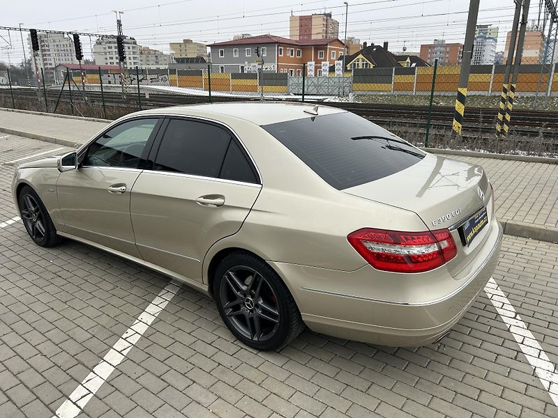 Mercedes-Benz Třídy E E350 CDI BlueEFFICIENCY 4Matic - fotka 22 z 45