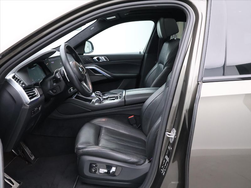 BMW X6 3,0 294kW M50d M-Paket DPH - fotka 11 z 30