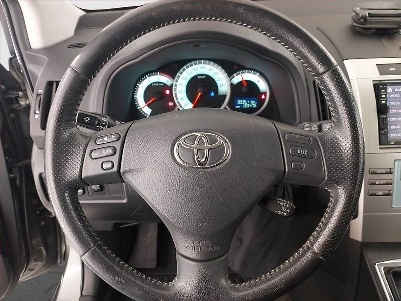 Toyota Corolla Verso (2007) 2.2 D-4D, 7 míst, nová STK - fotka 17 z 19