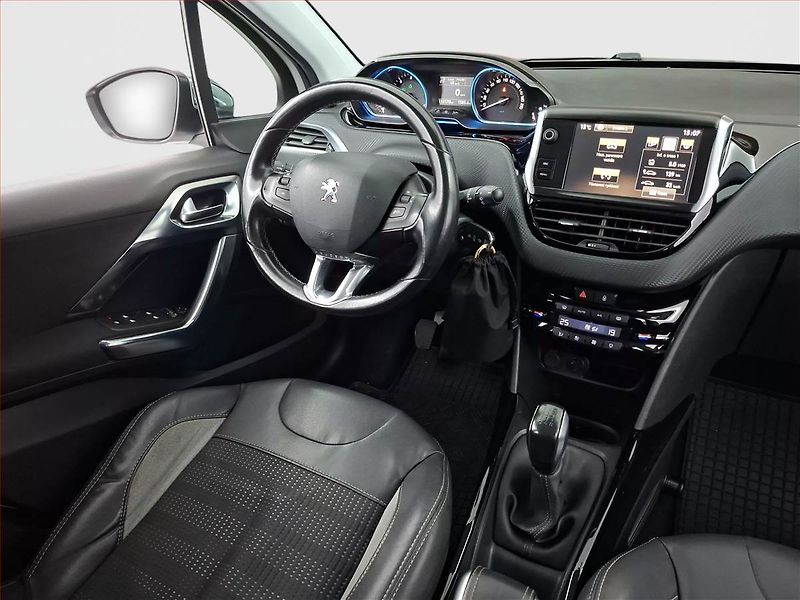 Peugeot 2008 (2015) 1.6 e-HDi, Tempomat - fotka 7 z 18