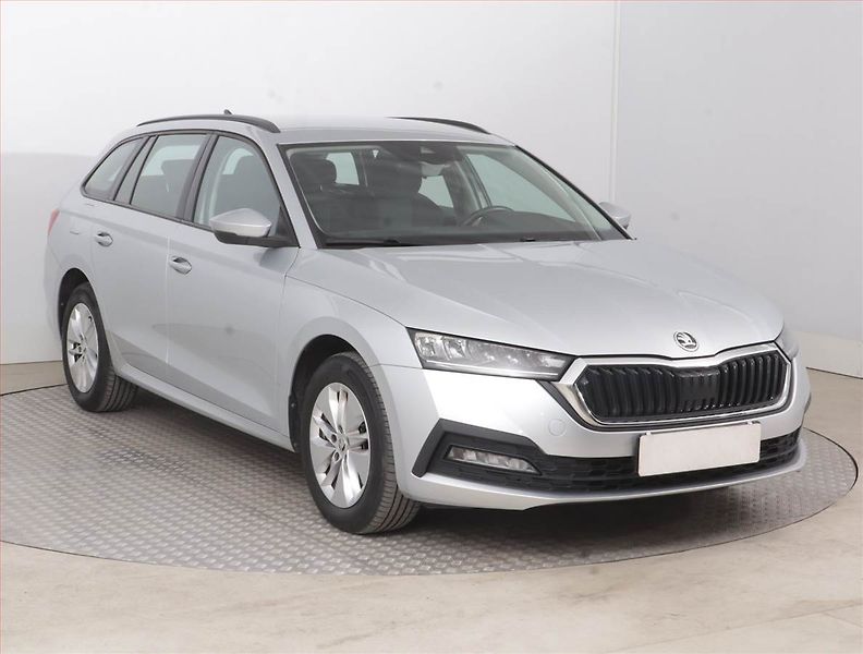 Škoda Octavia (2022) Ambition 2.0 TDI, ČR,1.maj - fotografie inzerátu