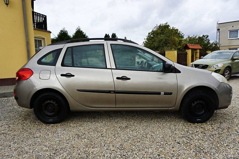 Renault Clio (2009) 1,2 16V 55 kW - fotka 3 z 33