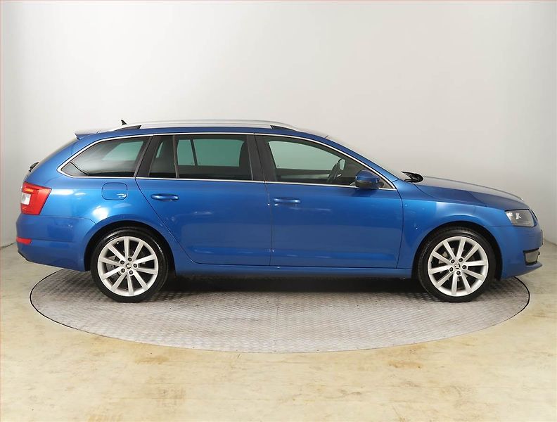 Škoda Octavia (2013) Elegance 1.4 TSI, Serv.kniha - fotka 6 z 19