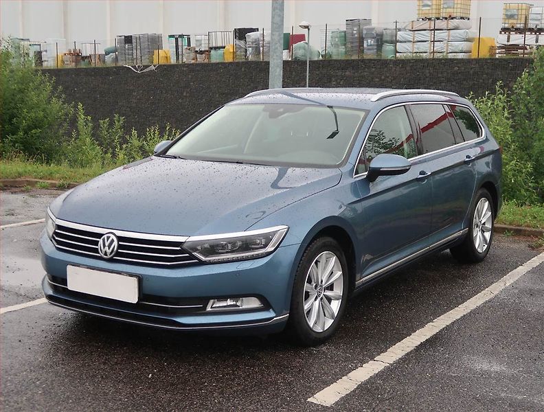 Volkswagen Passat (2018) 2.0 TDI, Automat, Serv.kniha - fotka 2 z 20