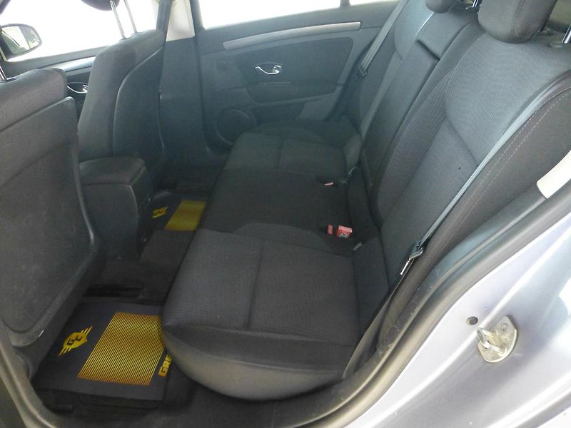Renault Laguna (2008) 1,5DCI-81KW*PARK.S**ALU**TAŽNÉ - fotka 14 z 26