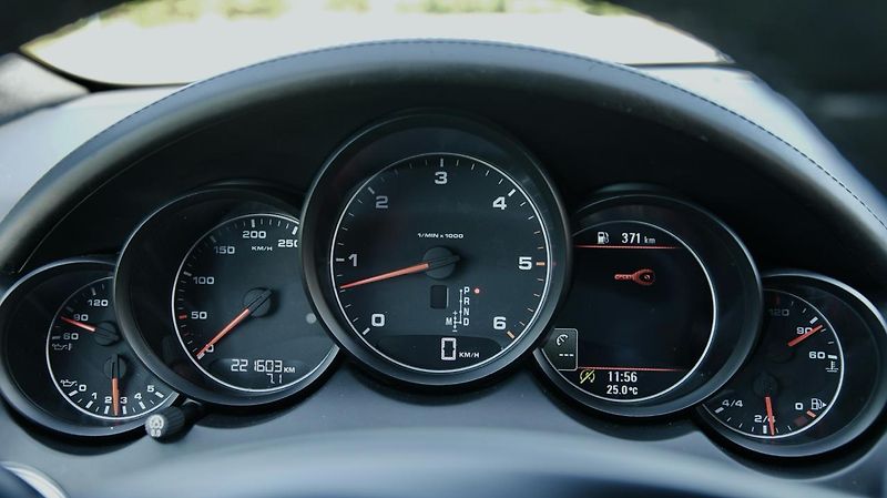 Porsche Cayenne (2011) - fotka 18 z 25
