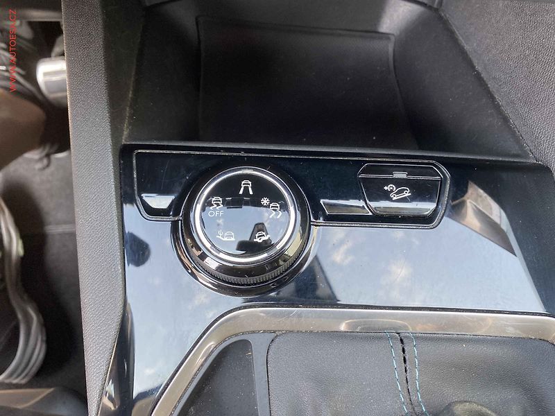 Peugeot 3008 (2019) 1.2PT, Crossway - fotka 16 z 19