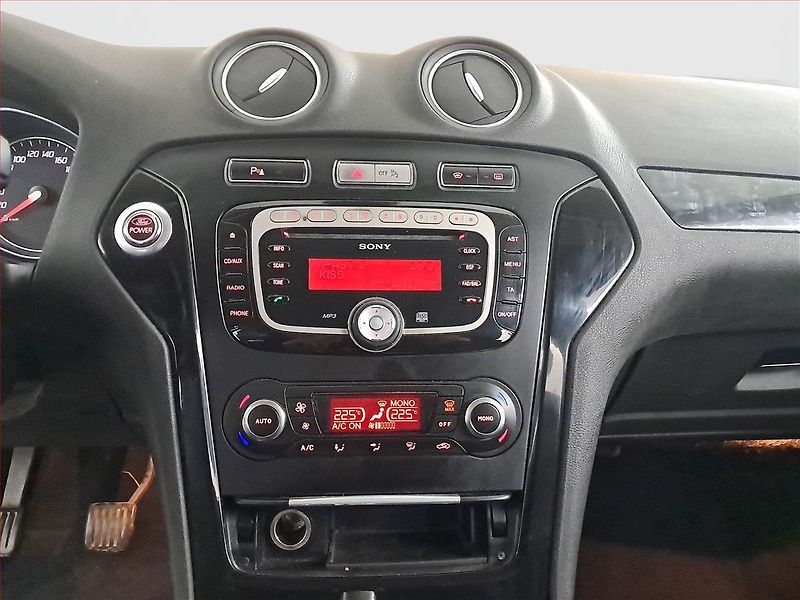Ford Mondeo (2012) 1.6 EcoBoost, Xenony, Tempomat - fotka 12 z 16