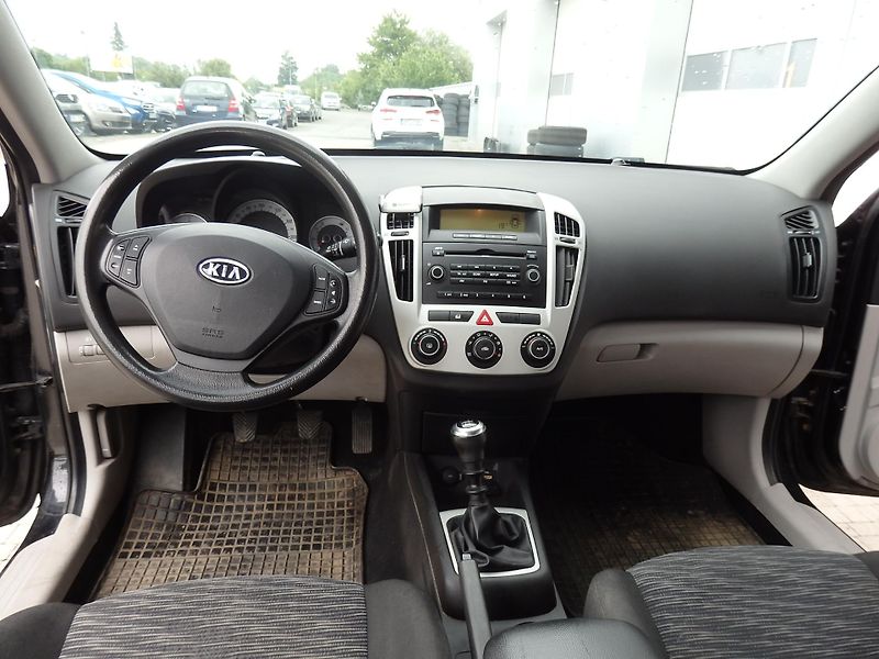 Kia Ceed 1.6 CRDI 10x AIRBAG, ZÁVĚS - fotka 13 z 16