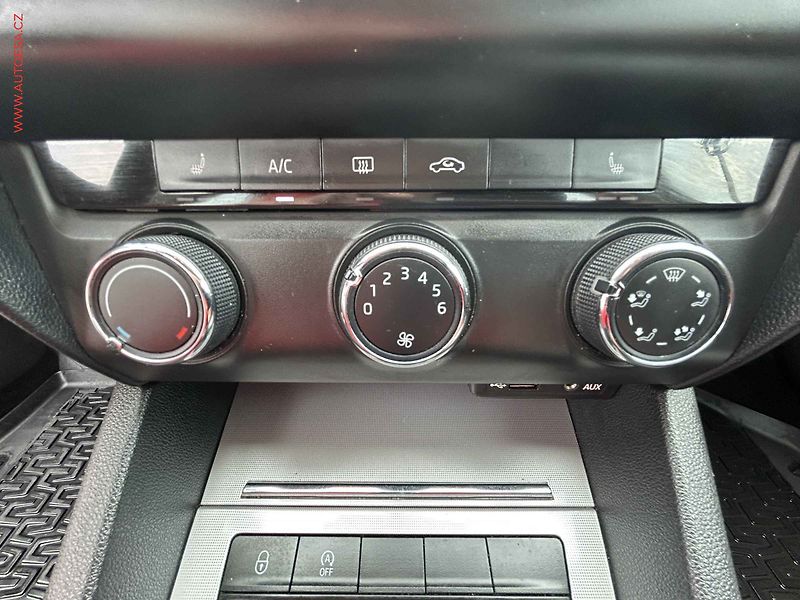 Škoda Octavia (2013) 1.2 TSI, ČR, AC, výhřev sed - fotka 14 z 15