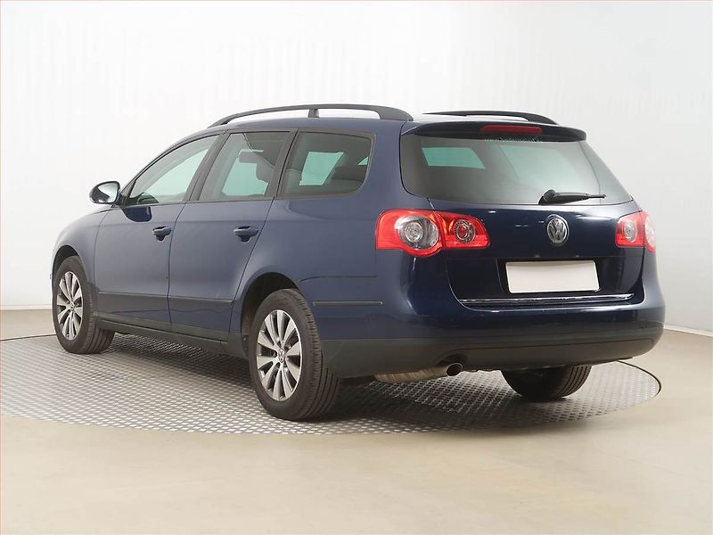 Volkswagen Passat (2007) 1.6 FSI, po STK, pěkný stav - fotka 4 z 13