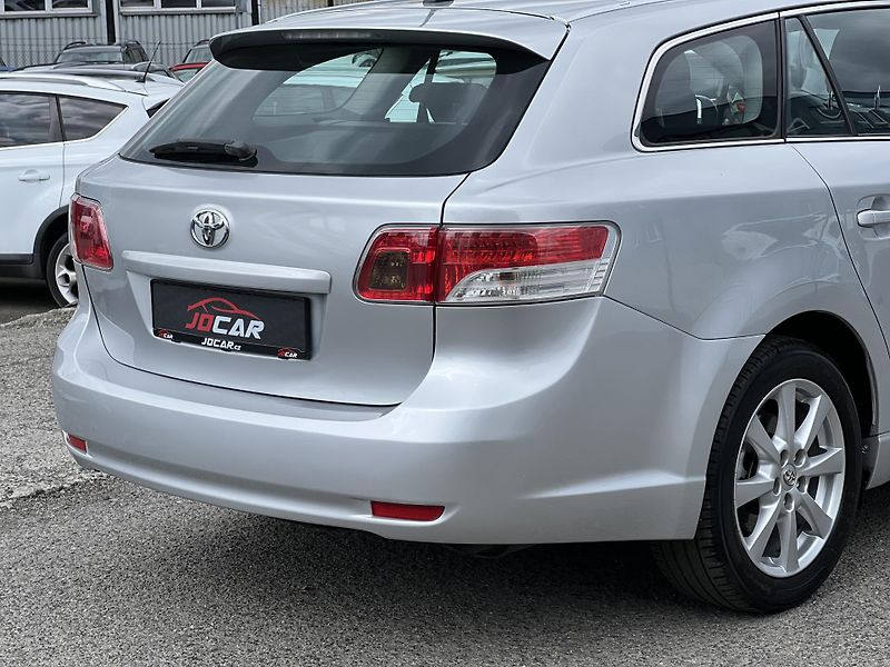 Toyota Avensis SOL 1.8 VVT-i NAVI KLIMA ALU - fotka 45 z 45