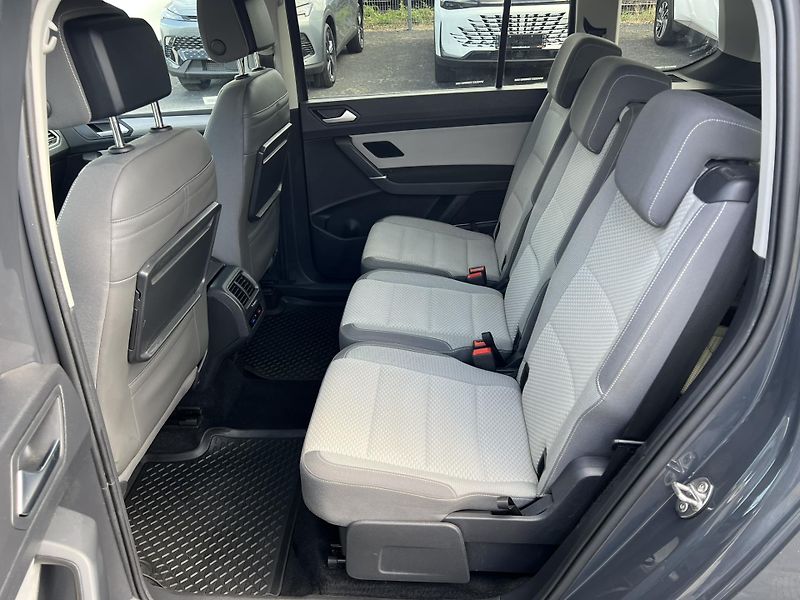 Volkswagen Touran (2021) 1.5TSI 110kW DSG 7.MÍST EVO - fotka 9 z 24