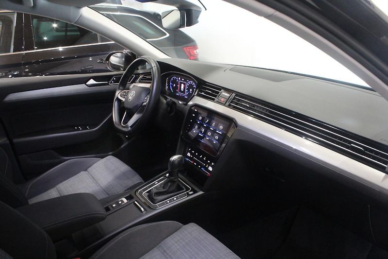 Volkswagen Passat (2021) 2.0TDI DSG Matrix display  - fotka 19 z 31