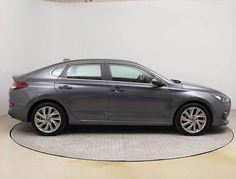 Hyundai i30 (2019) 1.4 T-GDI, Automat, Serv.kniha - fotka 6 z 21