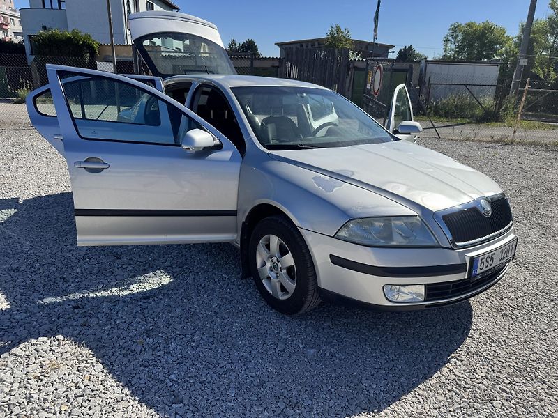 Škoda Octavia (2004) II, 1.6MPi,rezervace - fotka 11 z 32
