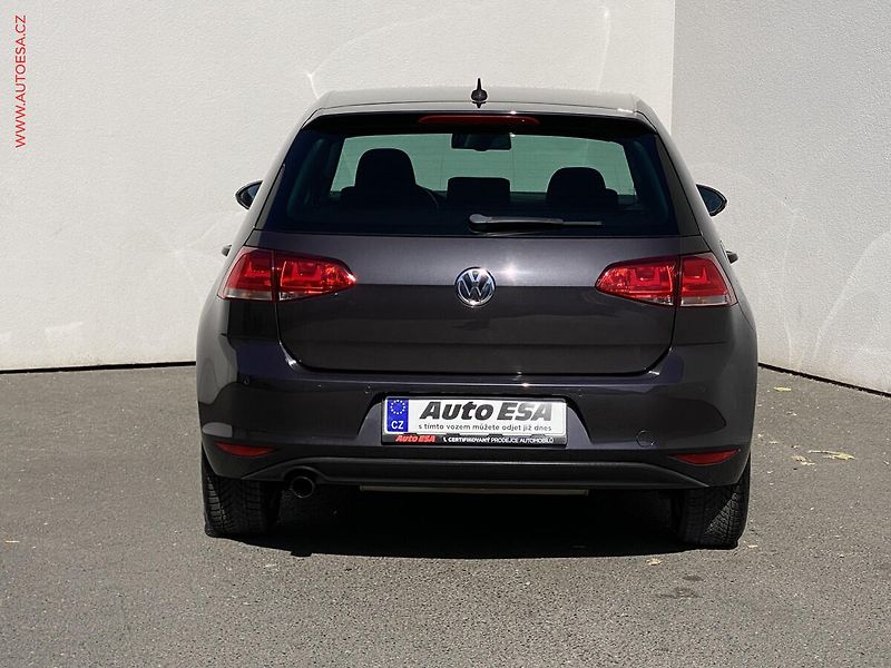 Volkswagen Golf (2015) 1.2 TSi, Lounge, navi - fotka 5 z 18