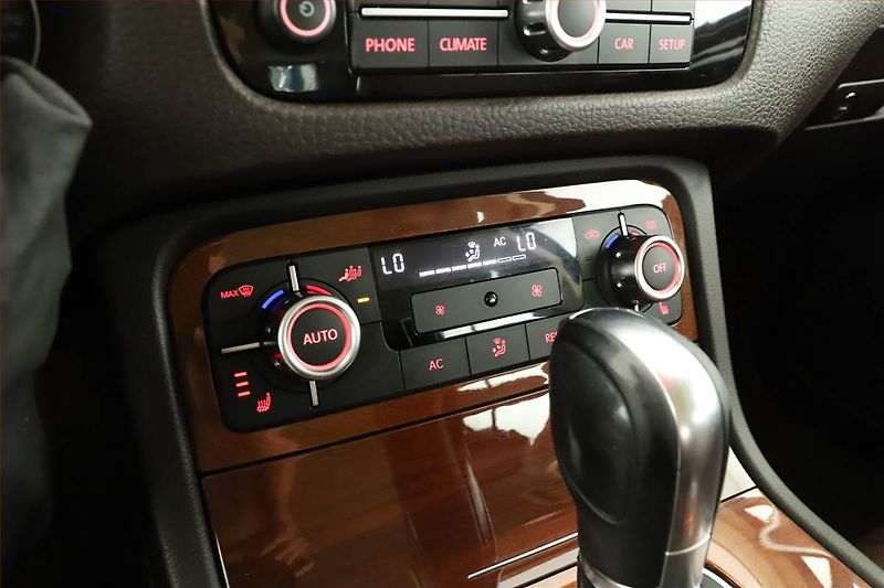 Volkswagen Touareg (2010) 4.2 V8 TDi, 4X4, Automat - fotka 14 z 17