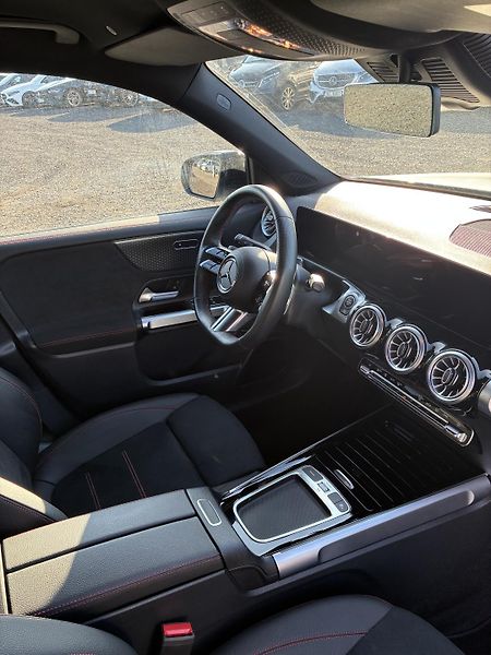 Mercedes-Benz GLB (2024) 200d 4MATIC - fotka 6 z 14