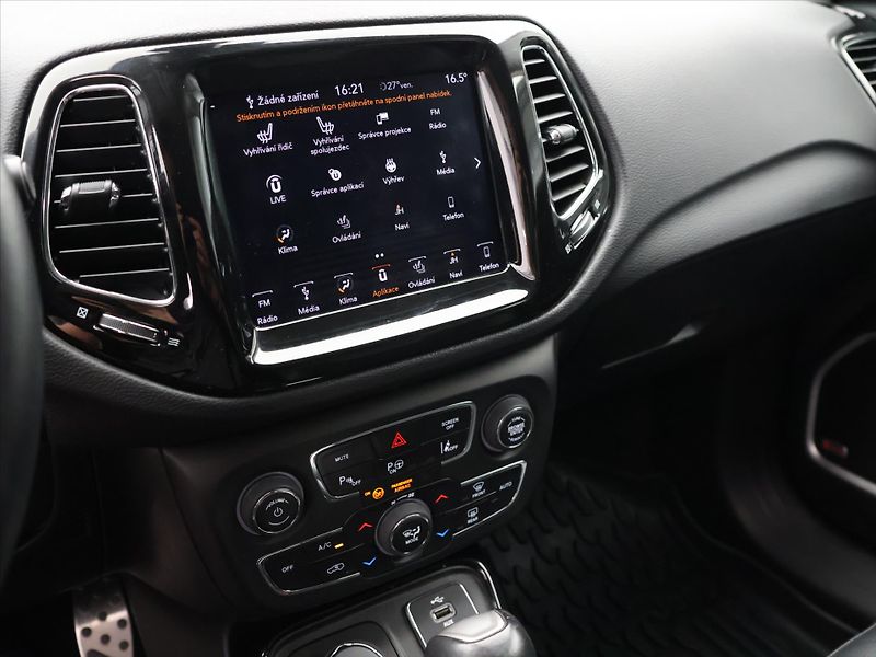 Jeep Compass 1,4 MultiAir Aut. 4WD Limited - fotka 17 z 23