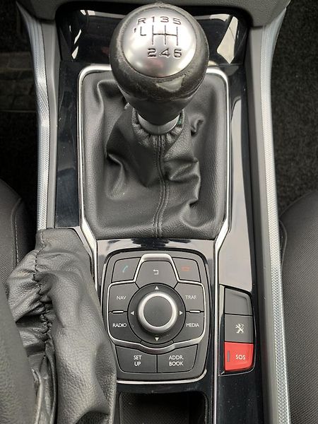 Peugeot 508 SW 2.0HDi PANORAMA NAVI KLIMA - fotka 26 z 45
