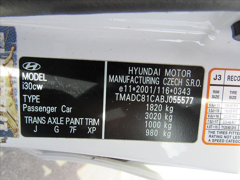 Hyundai i30 1,4 i 80kW Combi - fotka 23 z 27