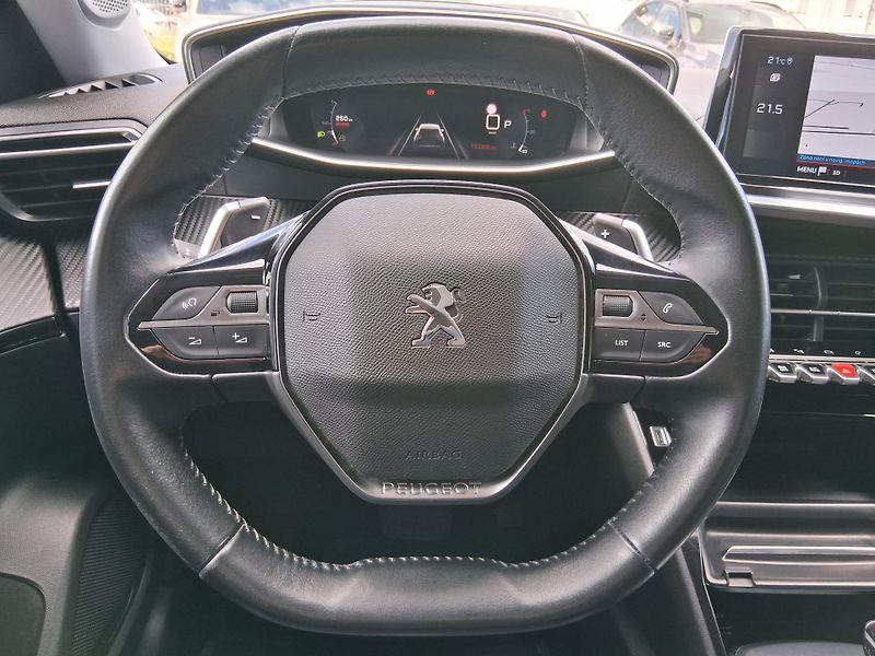 Peugeot 2008 ALLURE 1.5 BlueHDi 96 kW - fotka 11 z 24