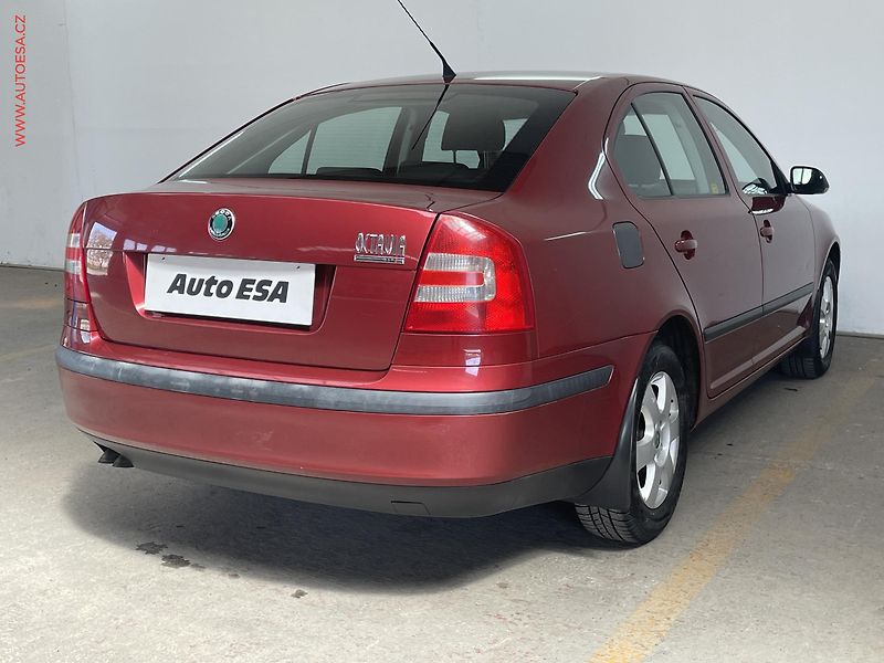Škoda Octavia (2008) 2.0TDi, ČR, AC, temp - fotka 4 z 14