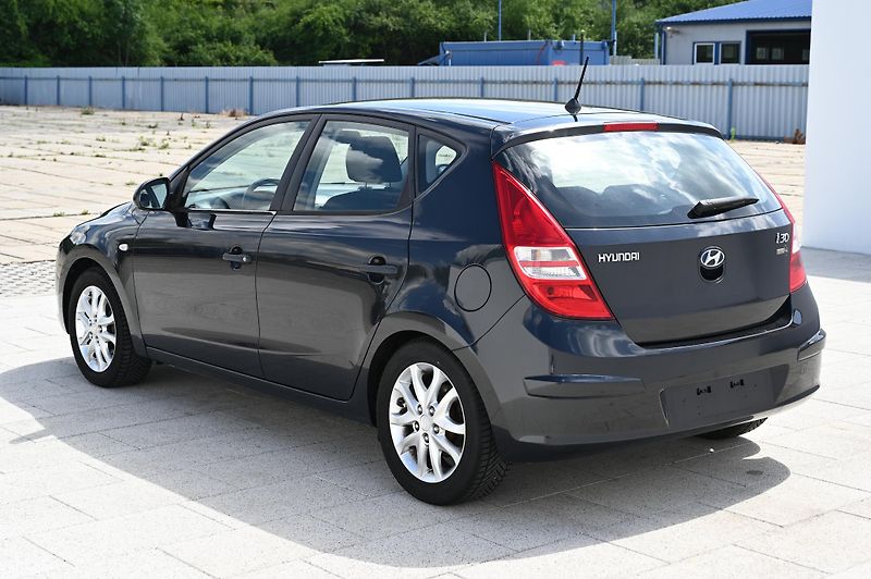Hyundai i30 1.4 80KW Edition+  LPG 6/2010 - fotka 7 z 36